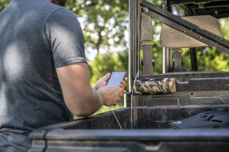 ALTAVOZ BLUETOOTH Y CARGADOR BUSHNELL OUTDOORSMAN (17)