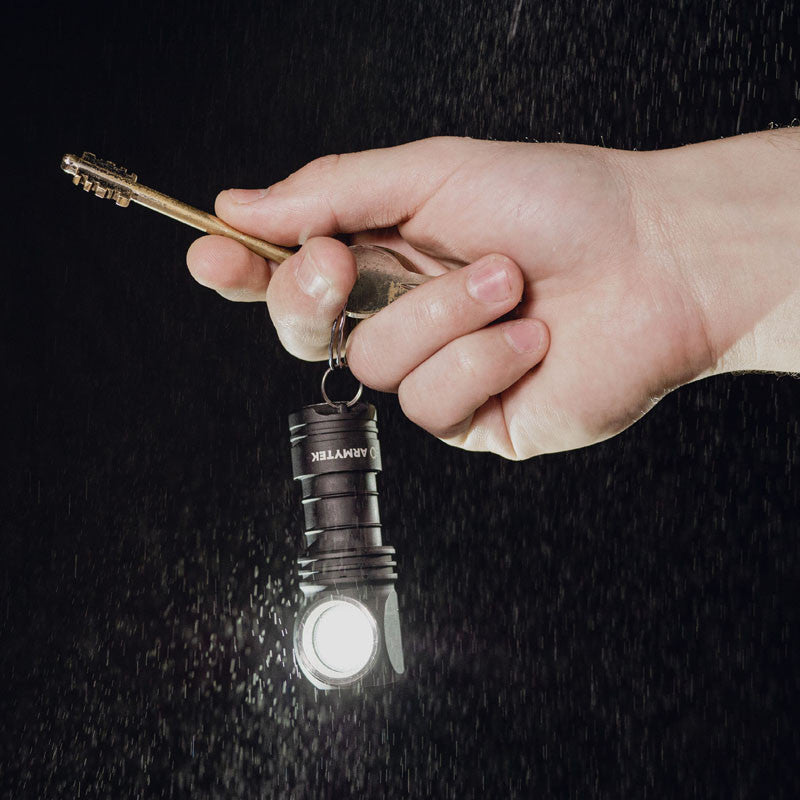 Linterna led ARMYTEK Wizard C1 Pro Magnet USB - luz blanca