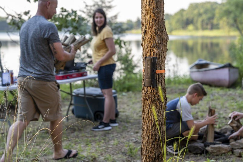 ALTAVOZ BLUETOOTH Y CARGADOR BUSHNELL OUTDOORSMAN (15)